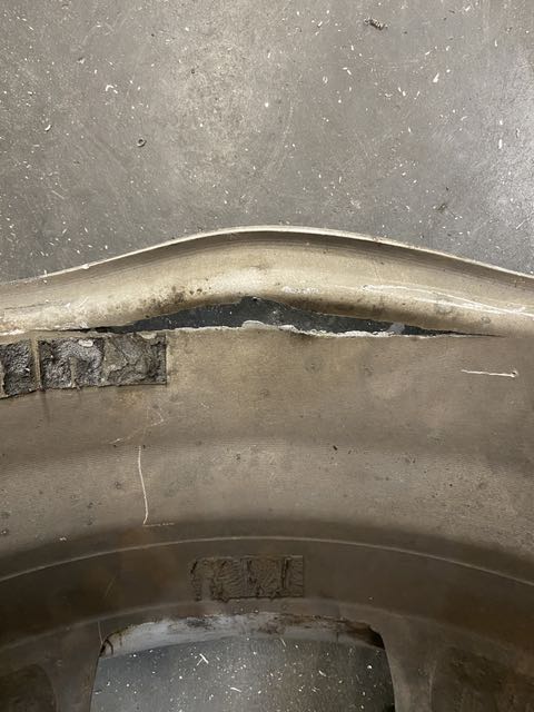 grote scheur binnenkant velg